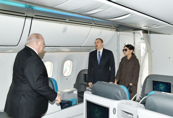 Президент Ильхам Алиев и его супруга осмотрели новый самолет "Boeing-787-8" Dreamliner (ФОТО)