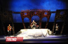 В Баку состоялась премьера спектакля "Надир шах" по роману Юнуса Огуза (ФОТО)