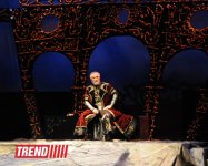 В Баку состоялась премьера спектакля "Надир шах" по роману Юнуса Огуза (ФОТО)