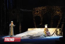 В Баку состоялась премьера спектакля "Надир шах" по роману Юнуса Огуза (ФОТО)