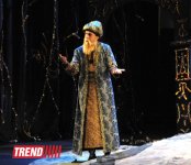 В Баку состоялась премьера спектакля "Надир шах" по роману Юнуса Огуза (ФОТО)