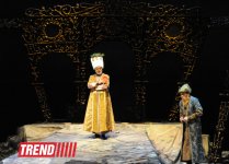 В Баку состоялась премьера спектакля "Надир шах" по роману Юнуса Огуза (ФОТО)