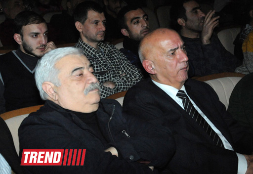 В Баку состоялась премьера спектакля "Надир шах" по роману Юнуса Огуза (ФОТО)