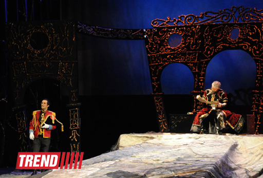 В Баку состоялась премьера спектакля "Надир шах" по роману Юнуса Огуза (ФОТО)