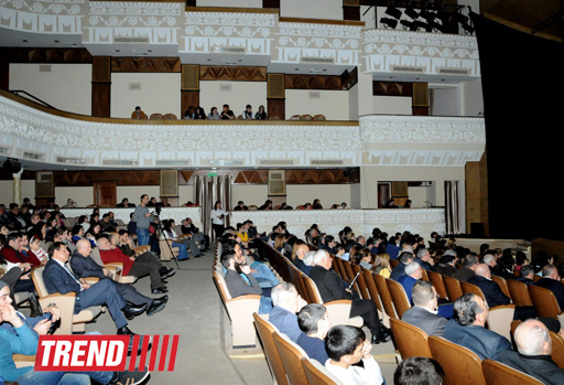 В Баку состоялась премьера спектакля "Надир шах" по роману Юнуса Огуза (ФОТО)