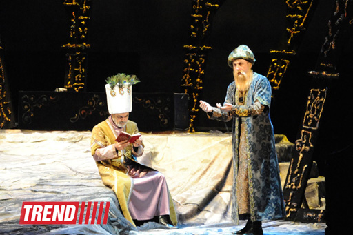 В Баку состоялась премьера спектакля "Надир шах" по роману Юнуса Огуза (ФОТО)