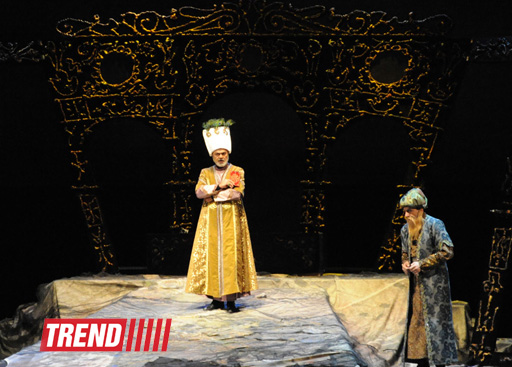 В Баку состоялась премьера спектакля "Надир шах" по роману Юнуса Огуза (ФОТО)