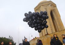 В небо над Баку выпущено 132 черных шара  (ФОТО)