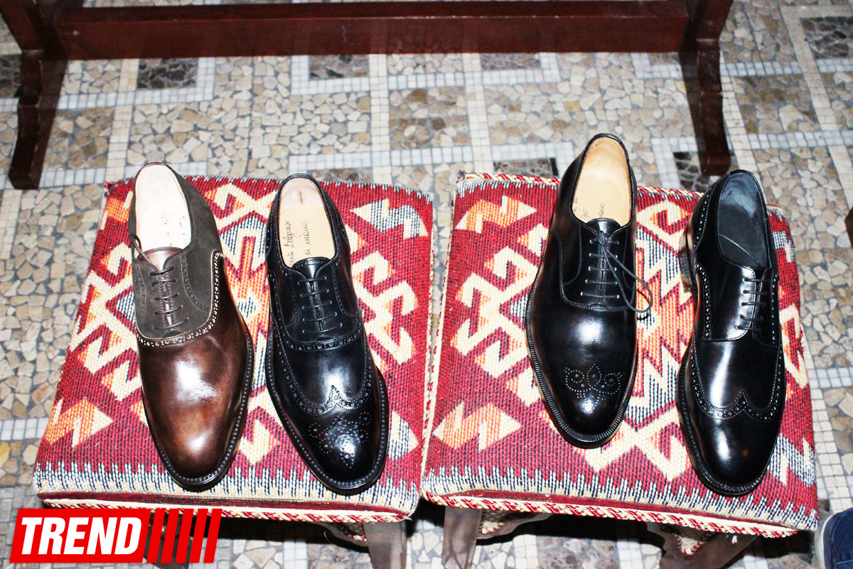 Известные итальянские дизайнеры провели в Баку выставку элитной одежды и обуви (ФОТО)