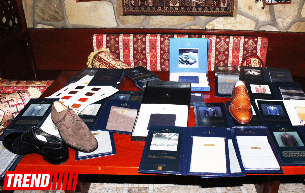 Известные итальянские дизайнеры провели в Баку выставку элитной одежды и обуви (ФОТО)