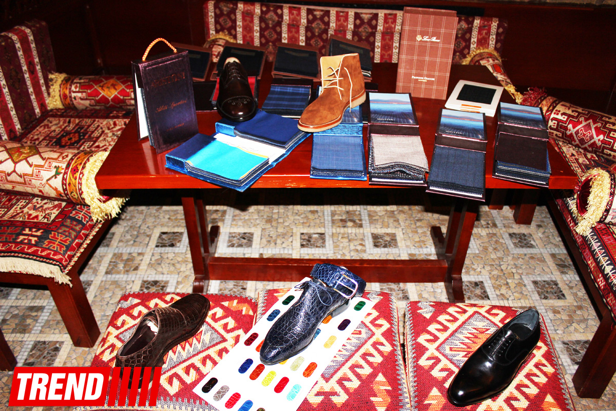 Известные итальянские дизайнеры провели в Баку выставку элитной одежды и обуви (ФОТО)