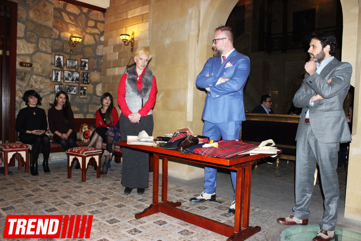 Известные итальянские дизайнеры провели в Баку выставку элитной одежды и обуви (ФОТО)