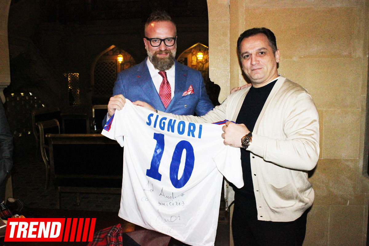 Известные итальянские дизайнеры провели в Баку выставку элитной одежды и обуви (ФОТО)