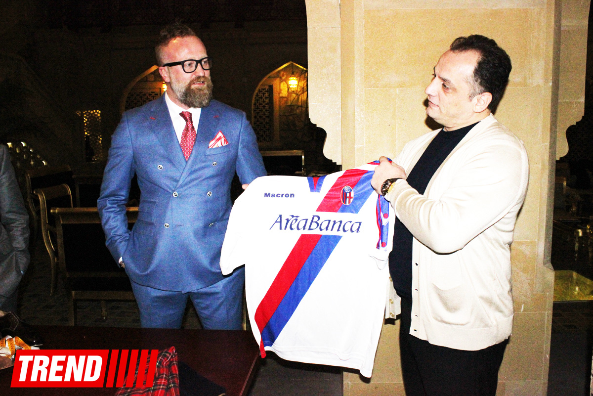 Известные итальянские дизайнеры провели в Баку выставку элитной одежды и обуви (ФОТО)