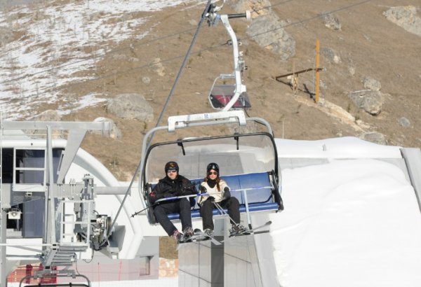 Ильхам Алиев и его супруга приняли участие в открытии канатной дороги номер 1 и горнолыжного спуска зимне-летнего туристического комплекса «Шахдаг» (ФОТО)