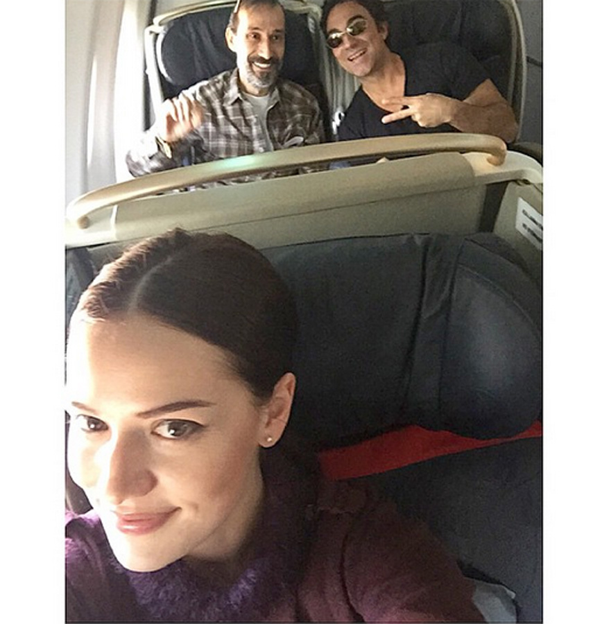 Турецкие актеры Бурак Озчивит и Фахрийя Эвджен приехали в Баку (ФОТО)