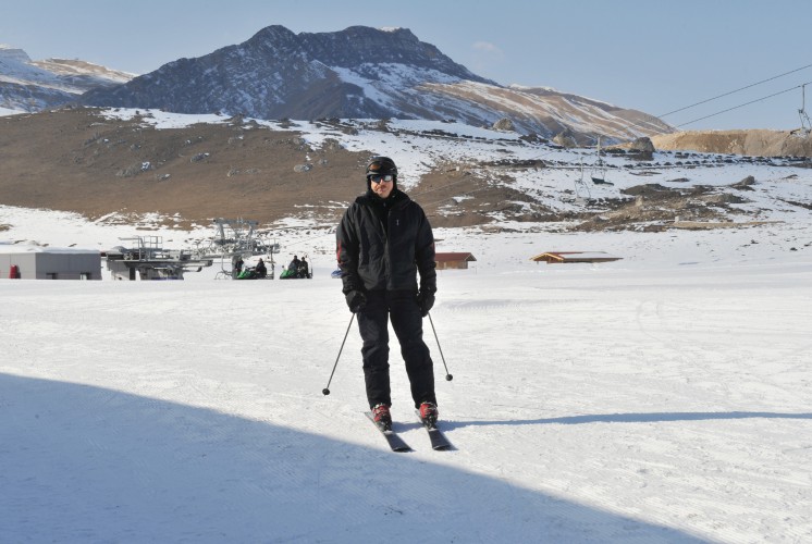 Ильхам Алиев и его супруга приняли участие в открытии канатной дороги номер 1 и горнолыжного спуска зимне-летнего туристического комплекса «Шахдаг» (ФОТО)