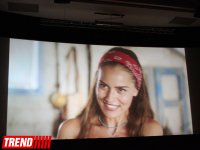 Турецкие актеры вызвали невиданный ажиотаж в Баку: премьера фильма "Aşk sana benzer" (ФОТО)