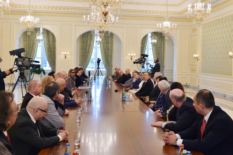 Президент Ильхам Алиев: Корни искусства Полада Бюльбюльоглу уходят в глубокую историю азербайджанского народа (ФОТО)