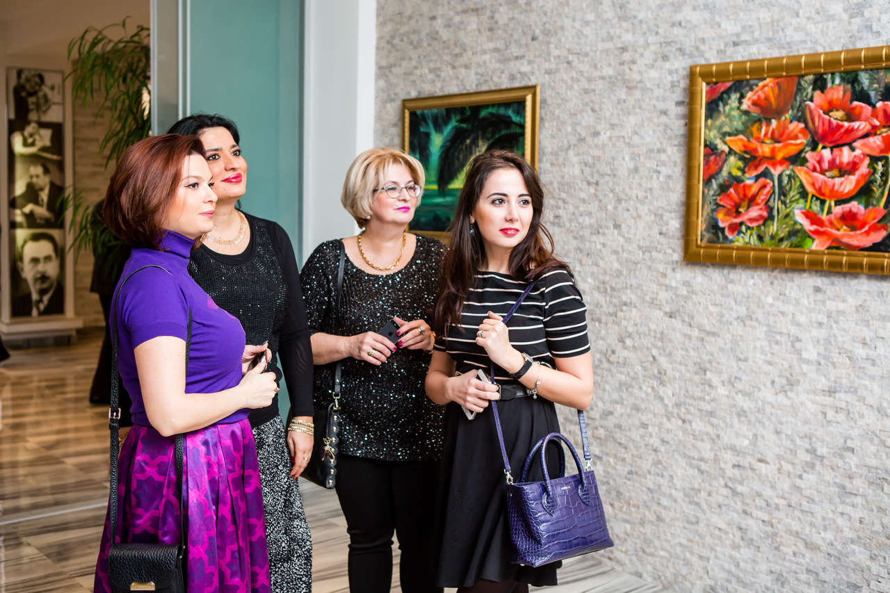 В Баку состоялось торжественное открытие VIP Production - первая выставка Лалы Умуд (ФОТО)