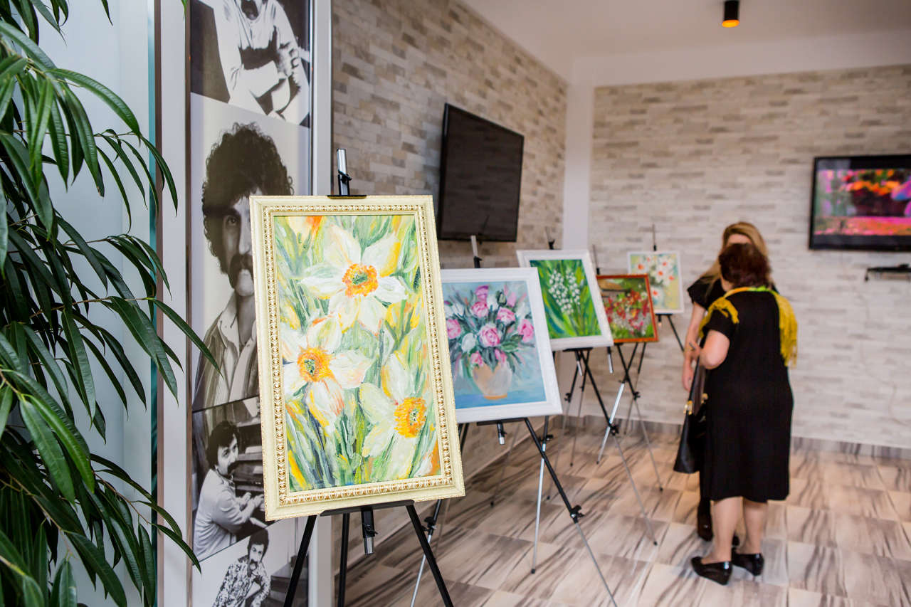 В Баку состоялось торжественное открытие VIP Production - первая выставка Лалы Умуд (ФОТО)