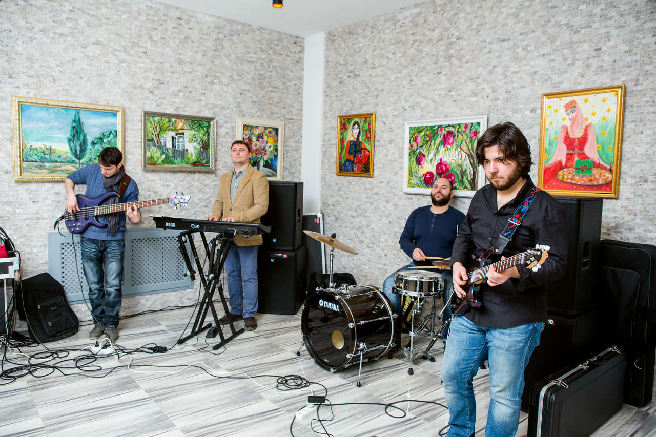 В Баку состоялось торжественное открытие VIP Production - первая выставка Лалы Умуд (ФОТО)