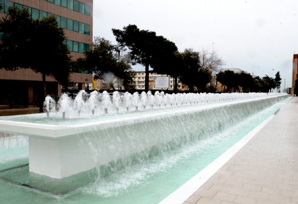 В Баку создан новый комплекс фонтанов и водопадов (ФОТО)