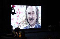 Фаррух Закиров представил клип, посвященный Поладу Бюльбюльоглу - "Küçələrə su səpmişəm" (ФОТО)