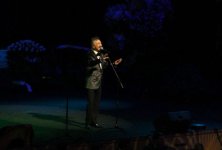 Фаррух Закиров представил клип, посвященный Поладу Бюльбюльоглу - "Küçələrə su səpmişəm" (ФОТО)