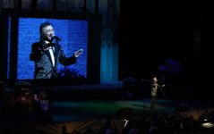 Фаррух Закиров представил клип, посвященный Поладу Бюльбюльоглу - "Küçələrə su səpmişəm" (ФОТО)