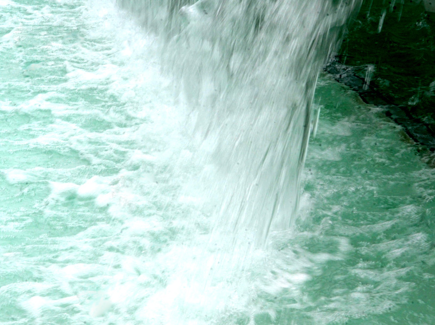 В Баку создан новый комплекс фонтанов и водопадов (ФОТО)