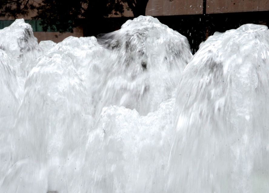 В Баку создан новый комплекс фонтанов и водопадов (ФОТО)