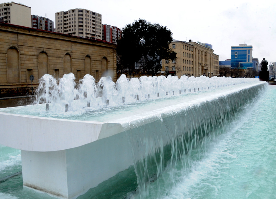В Баку создан новый комплекс фонтанов и водопадов (ФОТО)