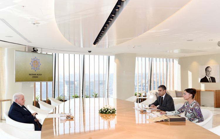 Первая леди Азербайджана Мехрибан Алиева  встретилась с народным артистом Алибабой Мамедовым (ФОТО)