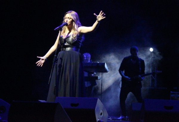 Ирина Дубцова отметила день рождения в Баку праздничным концертом (ФОТО)