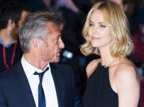 Шарлиз Терон и Шон Пенн на премьере фильма в Лондоне (ФОТО)