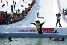 Креативное и зажигательное зимнее шоу "Летающие ковры" в Шахдаге (ФОТО)