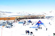 Креативное и зажигательное зимнее шоу "Летающие ковры" в Шахдаге (ФОТО)