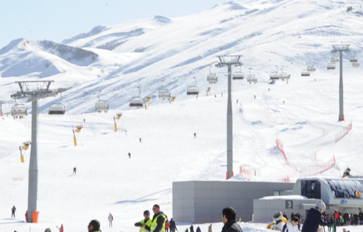 Креативное и зажигательное зимнее шоу "Летающие ковры" в Шахдаге (ФОТО)