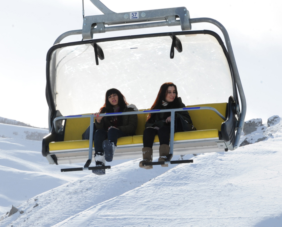 Креативное и зажигательное зимнее шоу "Летающие ковры" в Шахдаге (ФОТО)