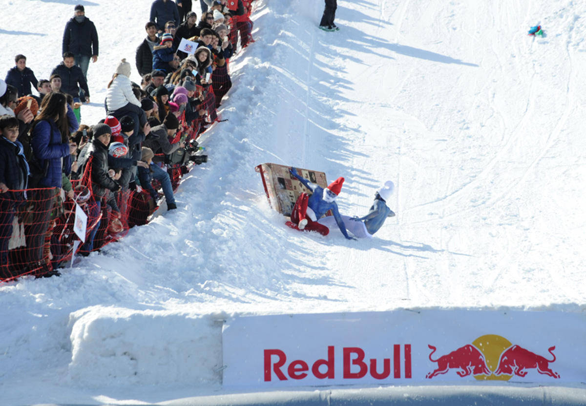 Креативное и зажигательное зимнее шоу "Летающие ковры" в Шахдаге (ФОТО)