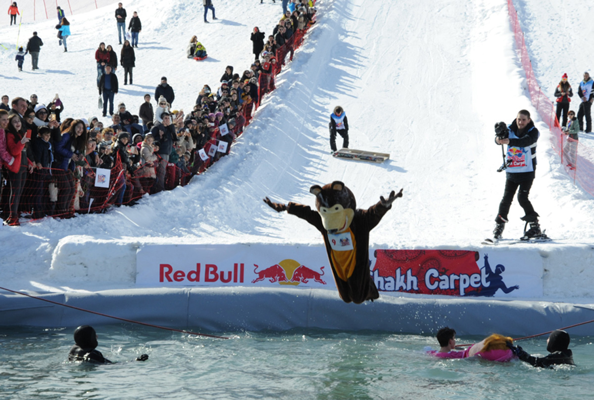 Креативное и зажигательное зимнее шоу "Летающие ковры" в Шахдаге (ФОТО)