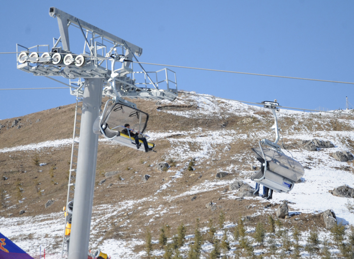 Креативное и зажигательное зимнее шоу "Летающие ковры" в Шахдаге (ФОТО)