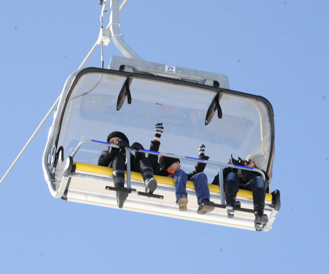 Креативное и зажигательное зимнее шоу "Летающие ковры" в Шахдаге (ФОТО)