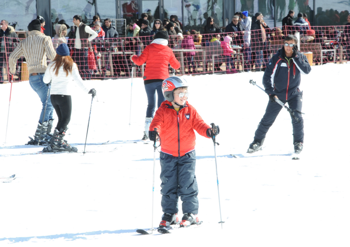 Креативное и зажигательное зимнее шоу "Летающие ковры" в Шахдаге (ФОТО)