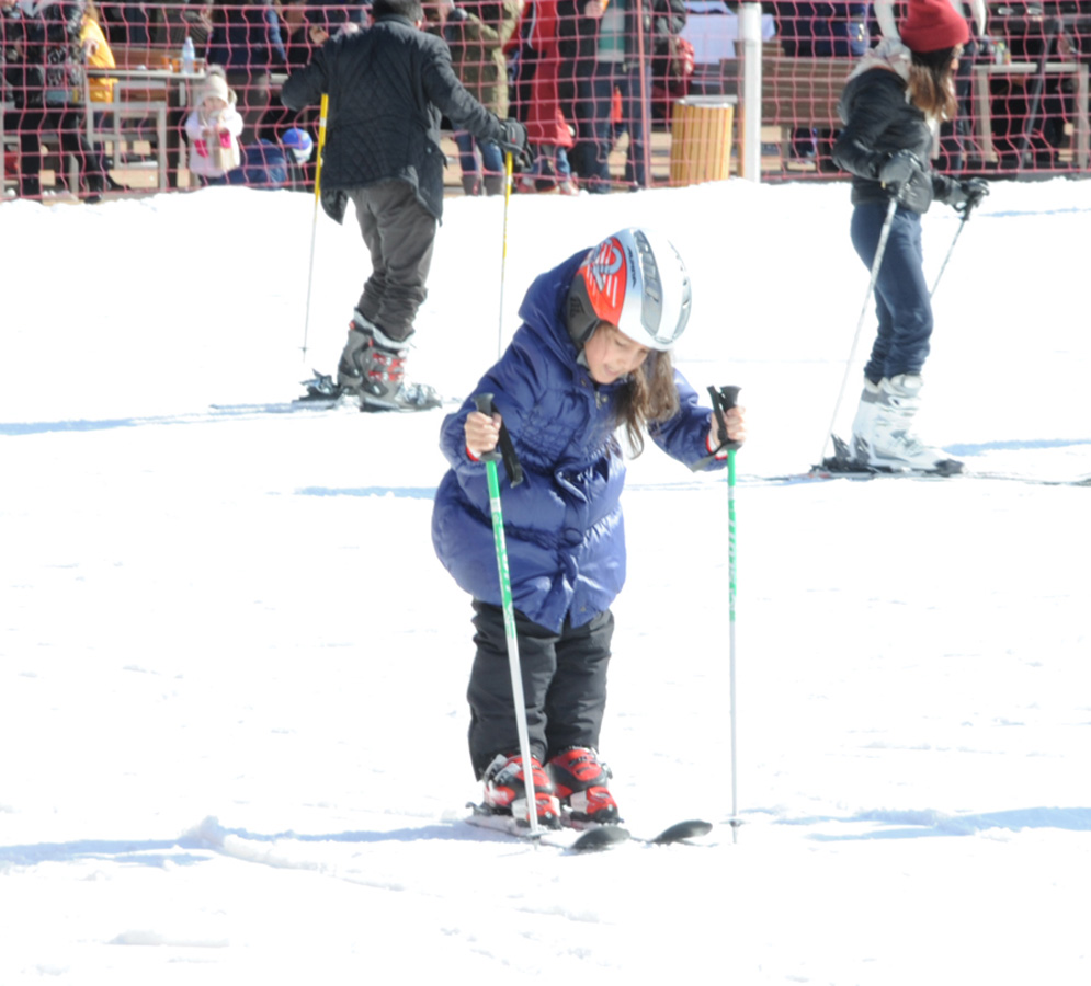 Креативное и зажигательное зимнее шоу "Летающие ковры" в Шахдаге (ФОТО)