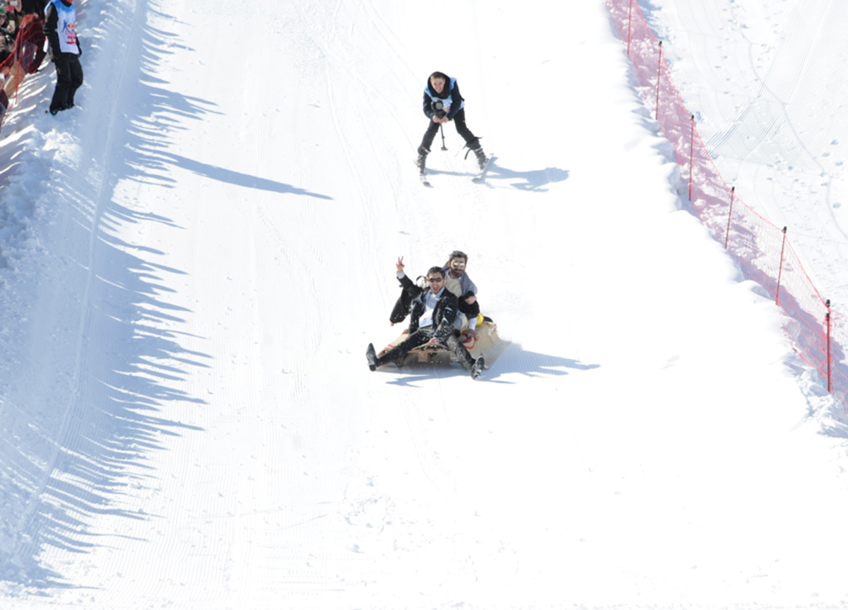 Креативное и зажигательное зимнее шоу "Летающие ковры" в Шахдаге (ФОТО)