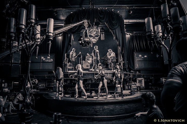 Легендарная рок-группа "Би-2" обратилась к бакинцам (ВИДЕО-ФОТО)