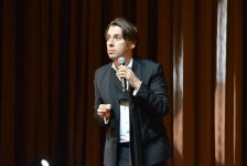 Максим Галкин на азербайджанском языке шокировал бакинцев – репортаж с концерта (ФОТО)