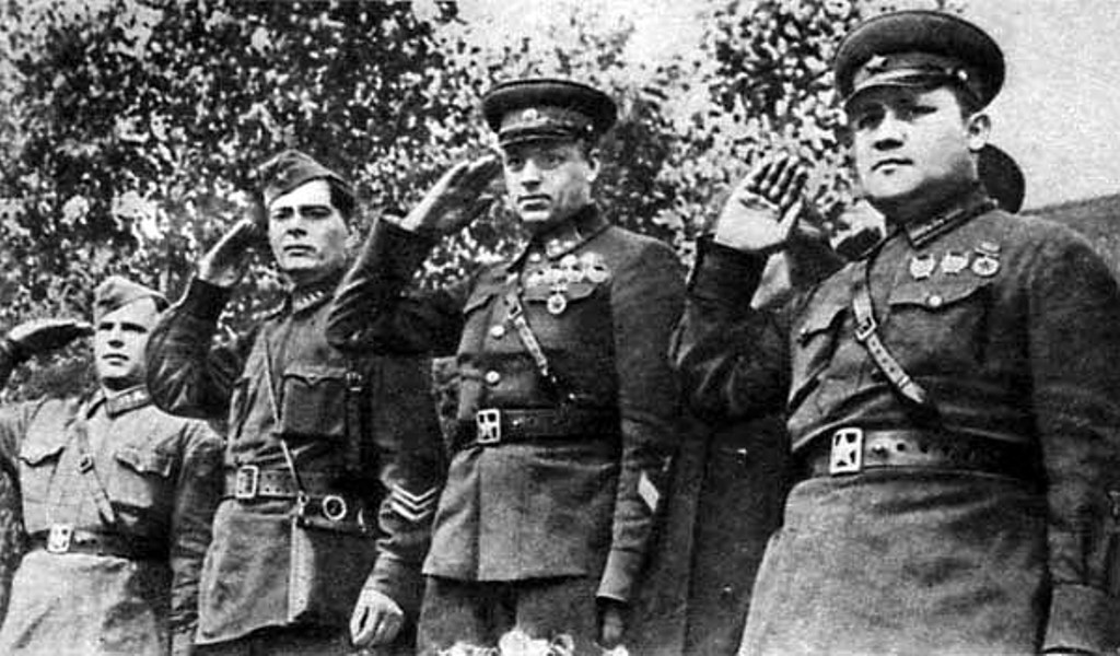 В Баку показали фильм "Отец солдата" (ФОТО)